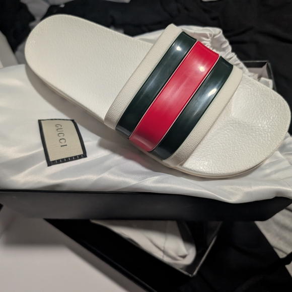 Gucci Slide Sandals with Red and Green Accents - Picture 1 of 1